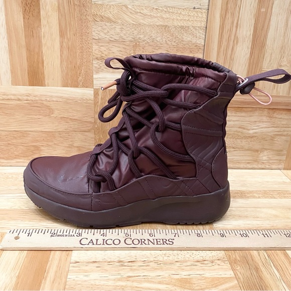 NIKE “Tanjun” High Rise Women’s Boots Lightweight in Burgundy Crush Size 5 - Picture 6 of 14